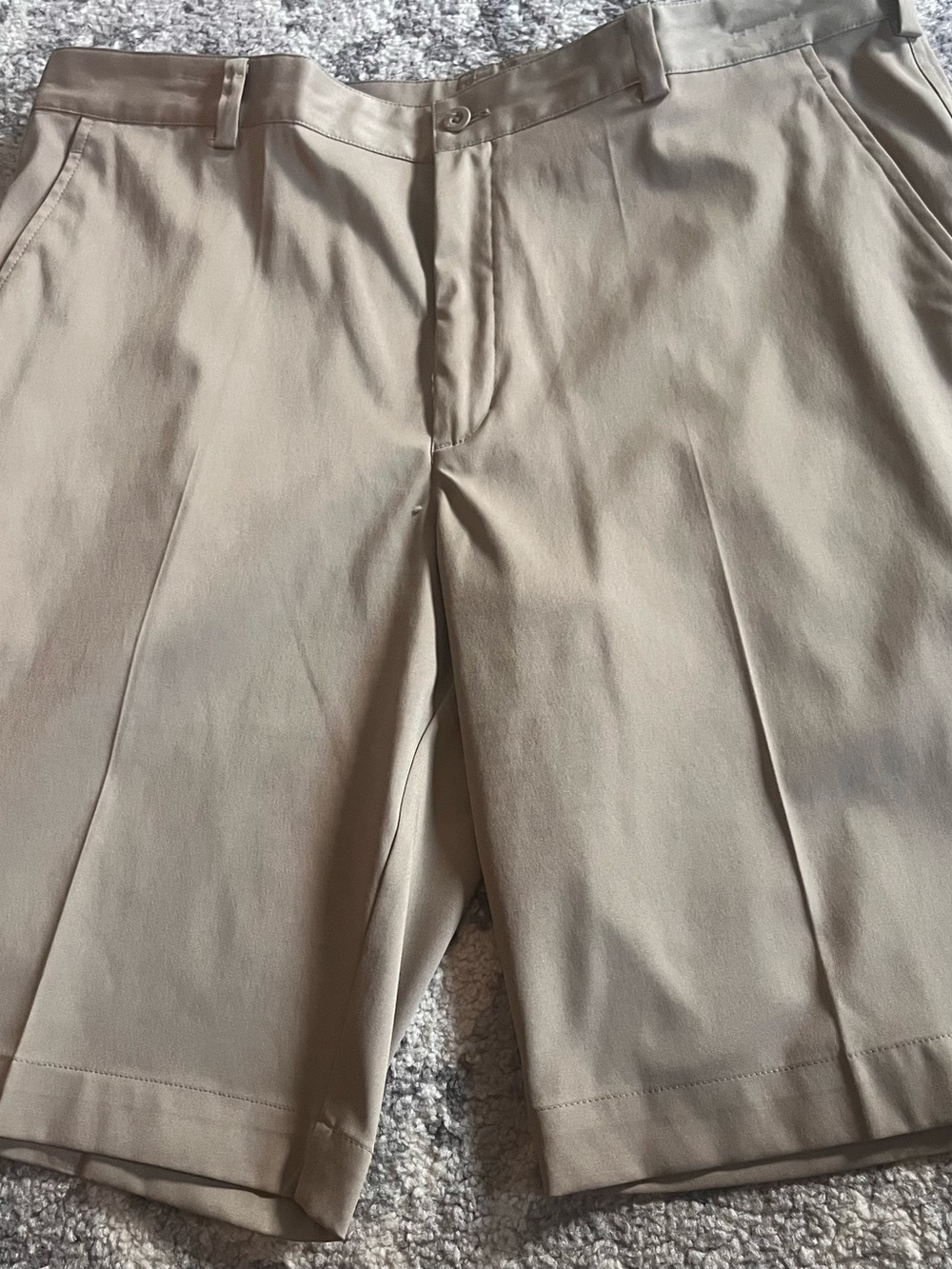 Men’s Dri-Fit Nike Golf -Khaki shorts size 36